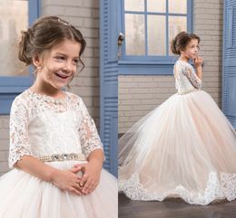 2017 Nouvelle Arrivée Hiver Princesse Robes De Fille De Fleur 1/2 Manches En Dentelle Applique Tulle Longueur De Plancher Robe De Bal Pour Robe De Fille De Mariage