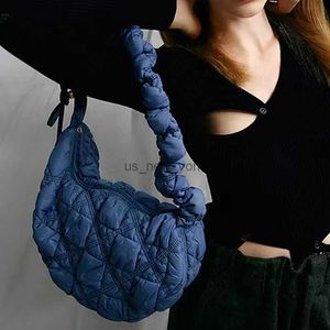 Diseñador de bolsas de nubes plisas de moda HOBO Nylon Luxury Nylon acolchado Crossbody Bag Femenino Big Purse 2023 HKD230817