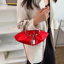 Hobo Luxe designer handtas Zijde plooien Keten schoudertas Knoedelvorm Crossbodytassen Handtas en portemonnee Totes Dames Messenger Bag HKD230817