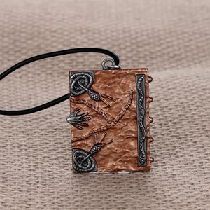 Hocus Pocus Spell Book Collier, Sorcières Sanderson Sister Halloween Bijoux Double Face 3D Livre Prop Réplique Pendentif En Gros Y1220