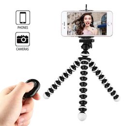 Titulaires Mini Selfie Stick Trépied de téléphone avec télécommande Clip de téléphone Compatible avec iPhone Xs MAX XR X 8P 7P 6S Galaxy S9 Plus