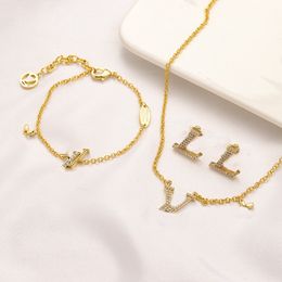 Hollow 18k gouden hanglanke ketting luxe designer ketting met diamanten sieraden mode dames oorbellen armband set