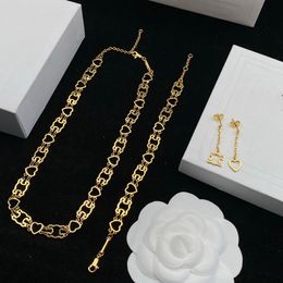 Collier coeur creux en cuivre doré, colliers élégants en laiton, chaîne de pull, bracelet pour femmes, bijoux de fête, fourniture de cadeaux haut de gamme