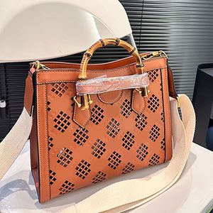 Uitgeholde bamboe tas Designer draagtas Reishandtassen Luxe schoudertas Boodschappentas met grote capaciteit Vintage leren crossbodytassen met letters Afneembare brede band