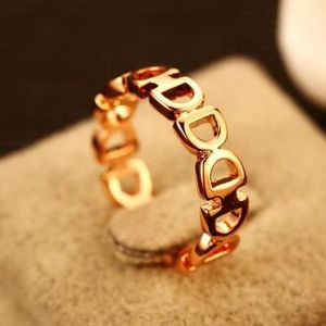 Ahueca hacia fuera la letra D anillo de dedo chapado en oro Vintage Charms anillo para mujer bisutería accesorios de moda de alta calidad