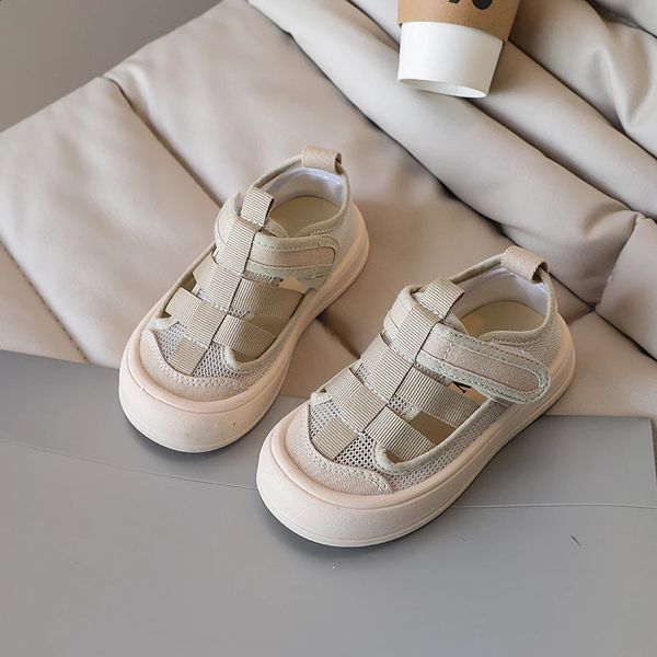 Zapatos de tablero para niños de tejido hueco 2024 primavera/verano nuevas sandalias casuales para niñas zapatos de malla transpirables para niños de 1 a 6 años 240305