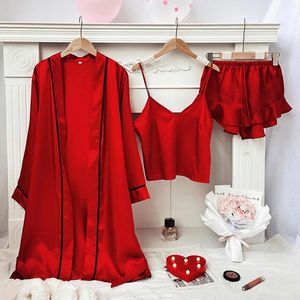Vêtements à domicile 2024 Silk en soie satin décors et short à volants avec robe mode pijama féminin de linge solide de printemps d'été
