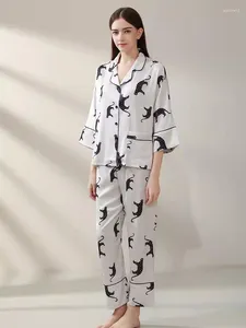 Inicio Ropa Pijamas de satén de seda con estampado de leopardo blanco de diseñador grande, conjunto de dos piezas, señoras puras frescas y cómodas