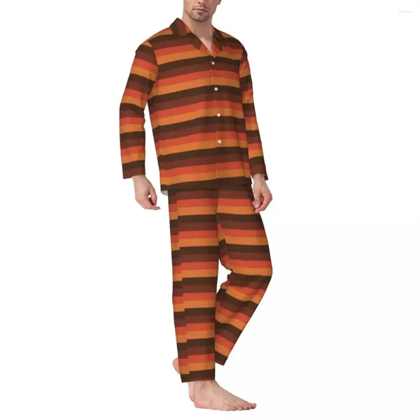 Inicio Ropa Cool Retro 70S Conjuntos de pijamas con estampado Primavera Marrón Naranja Rayas Ropa de dormir linda y suave para habitación Hombre 2 piezas Traje con patrón de gran tamaño