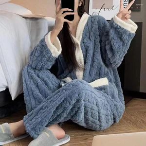 Vêtements à domicile Coral Tleep Loungewear Set Femmes Assumez-vous à l'hiver confortable pour des pyjamas thermiques en peluche avec des manches longues à col en V