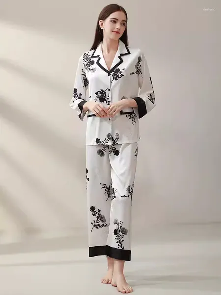 Inicio Ropa Conjunto de pijama para mujer, ropa de dormir de seda suave de manga larga con estampado floral blanco personalizado para mujer con ribetes en contraste