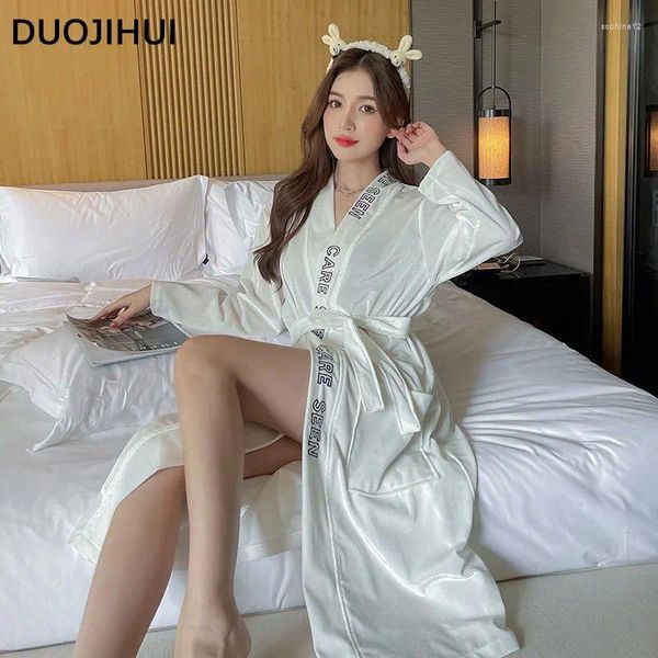 Ropa para el hogar DuoJihui Carta elegante impresa Pure color puro túnicas femeninas invierno