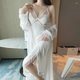 Vêtements à domicile Long White Lace Nightyrobe Set Sexy Split Chemise Sleepwear Women Elegant Mesh Kimono Bathrobe Bain Hollow Out Dressing