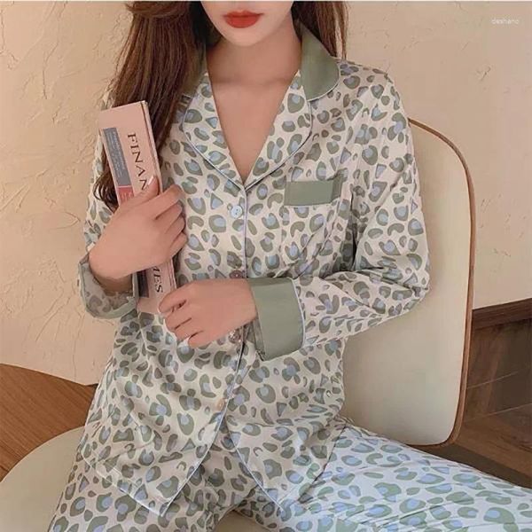 Ropa de casa Pajamas Llegada de primavera para mujeres Rayón de manga larga Set de dos piezas Conjunto de dos piezas Leopardo o Singlewear de pijama suave