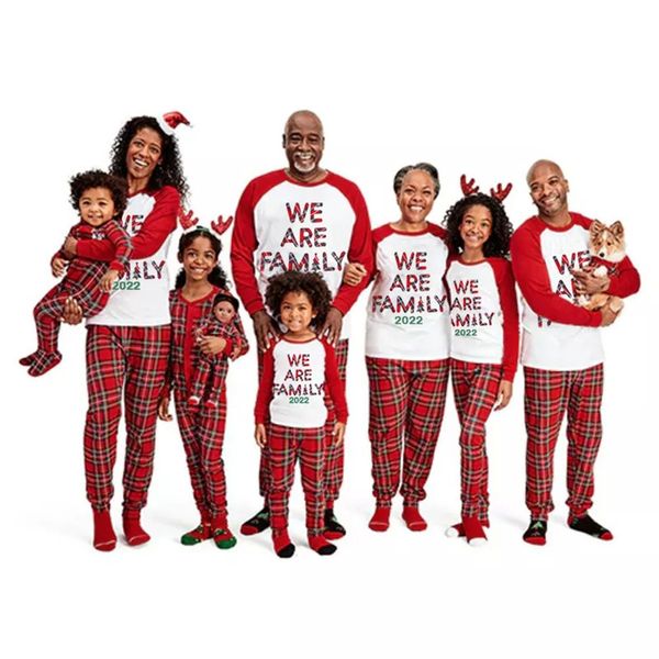 vêtements de maison Plus Size We Are Family Christmas Matching Sleepwear Pyjamas Red Plaids Sets 221202