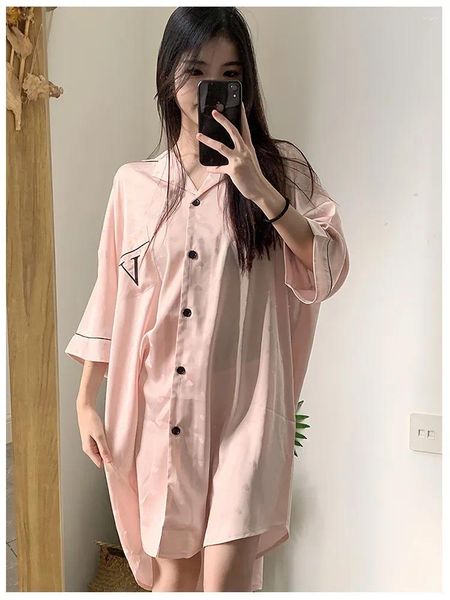 Vêtements maison Spring and Summer Shirt robe pyjamas glace Silk Fin Awey Dames Broidered V Larges de grande taille en gros en gros