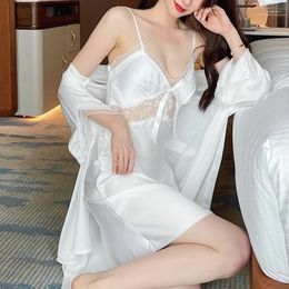 Vêtements à la maison Blanc Twinset Robe Set Bride en dentelle de nuit de nuit femme Kimono Bathrobe Sleep Sleep Sommer Sumky Satin Night Dress