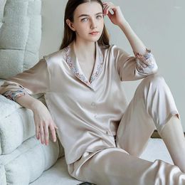 Home Kleding Groothandel Op maat gemaakte bulk Klassieke zijden nachthemden voor dames met volledige lengte Luxe geborduurde pyjama's
