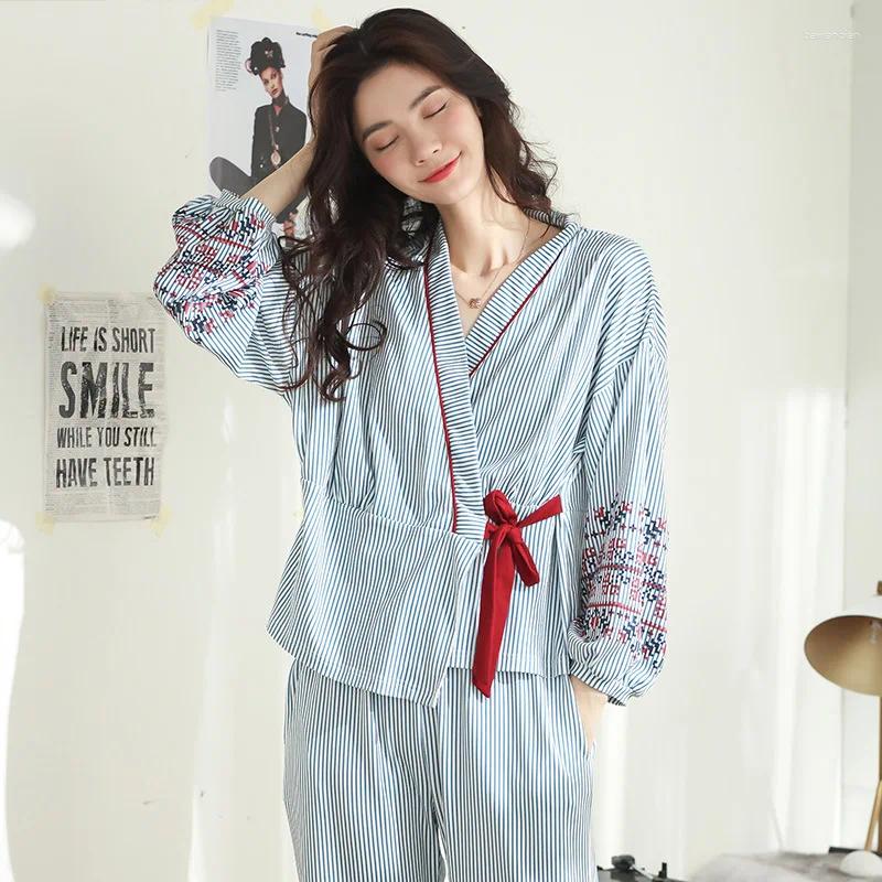 Hemkläder Kvinnor Pyjamas Set Cotton Autumn Japanese Cardigan Lacing Striped Wear Set Knitting V-Neck Mode