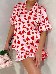 Vêtements maison Femmes Satin Loungewear Set Heart Imprimé à manches courtes Couvures narquées avec Shorts de taille élastique