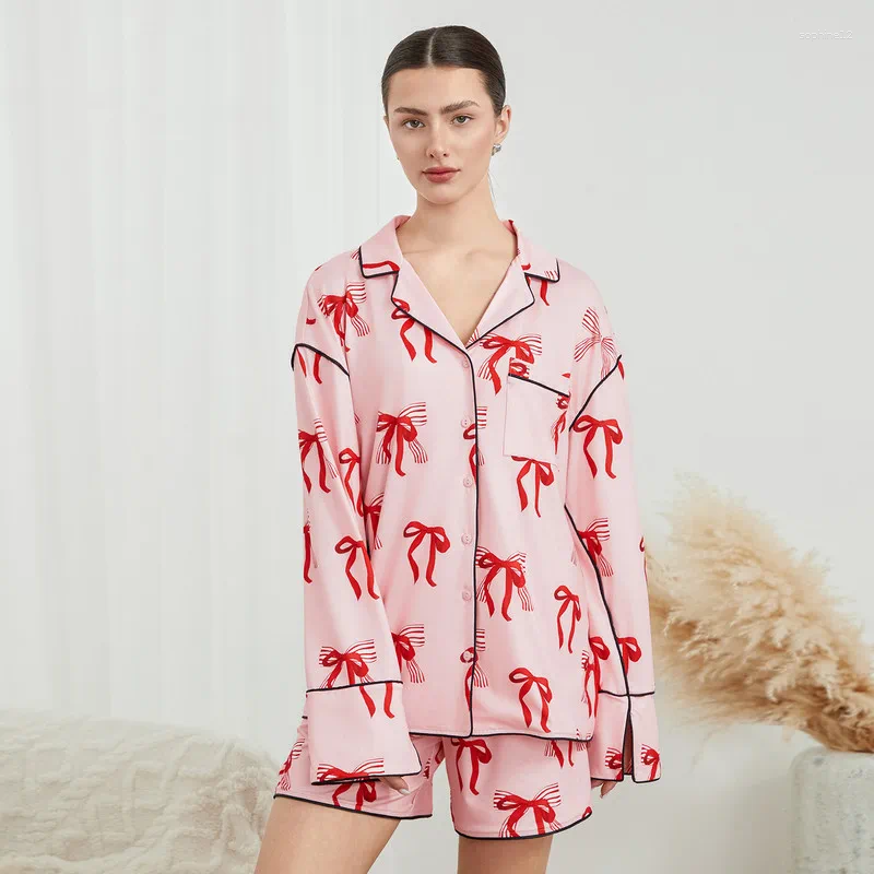 Hemkläder WPNAKS Kvinnor Pyjama Ställ sömnkläder Summerkläder Långärmad knapptoppar och elastiska midjeshorts Bow 2 -stycken Lounge Outfits