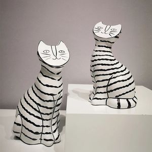 Decoraciones del hogar abstracto escultura de animales Estatuas Mesa de café de la casa Personalidad Striegas decorativas nórdicas Figura de gato 240425