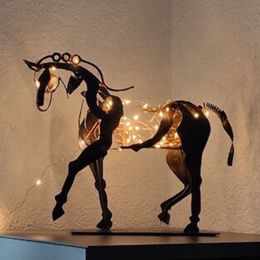 Home Decoratieve objecten Standbeeld Metalen Drie-Dimensionale Opengewerkte Adonis Horse Sculptuur Paarden Beeldhouwkunst-Adonis Desktop Decoratieve Ornamenten