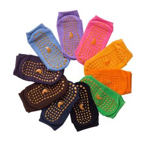 Accueil Jardin Fashion Sport Trampoline Chaussettes The Sile Antiskid Sox Extérieur Absorbant Expirable Yoga Pilates Chaussettes Adultes Femmes Enfants Sauter Coton Chaussette 4 Tailles