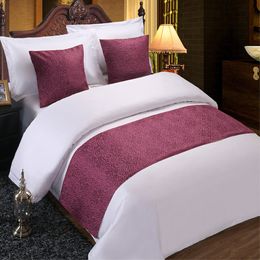 Accueil hôtel décor floral couvre-lit lit coureur jeter literie simple reine roi lit couverture serviette vin rouge