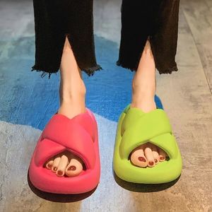 Accueil Indoor Beach Femme Femme Slippers Chaussures Platform Flip Flops Soft Eva épaisses Sole Ladies Fashion Slides Filles Cross Slipper 230419 831