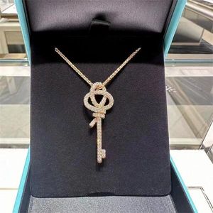 Accueil Nouveau collier clé tissé femelle argent sterling plaqué 18k rose or complet diamant rouge diamant de la chaîne de clavicule