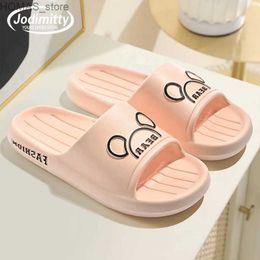 Chaussures à la maison Fashion Summer Femmes Mentières Slippers Indoor Bath Plateforme épaisse de la plate-forme non glissée Home Cartoon Bear Flip Flops Sandals Sandales pour femmes chaussures Y240401