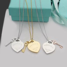 Accueil T bijoux Designer classique titanium Steel's Women's Thin Chain Heart Key Pendant Collier Bracelet Bracelet Holiday Souvenir Gift Wrap Gift Itanium Hin