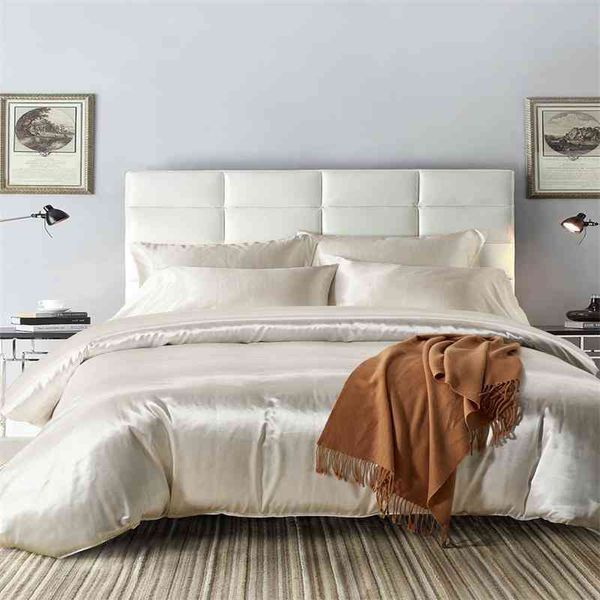 Textiles para el hogar Ropa de cama Juego de tres piezas Venta caliente Cubierta de edredón de satén de seda de imitación de color sólido