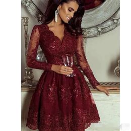 Homecoming -jurken Bury Long V Neck Mouws Lace Applique Sequins Illusion Tail Party Graduation Formele avondkleding