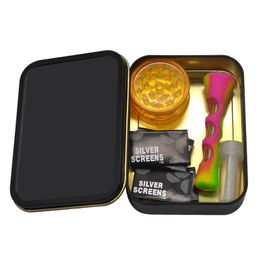 Honeypuff Tobacco Pijp Kit Combo Metal Stash Case met Patroon Sticker + Mini Plastic Grinder + Siliconen Pijp met Metalen Filte Scherm + Filter Tip