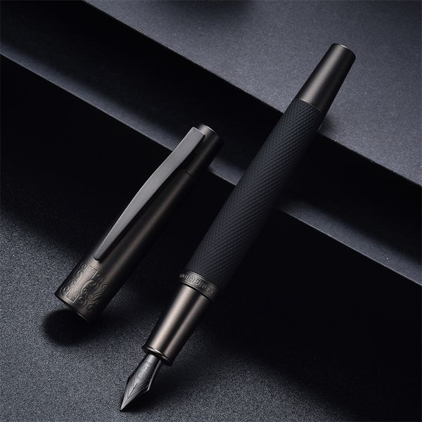 Hongdian 6013 Stylo plume en métal noir Titanium Noir EF / F / F / F / BENT NIB NIB Pistol à soupçon de stylo noir Excellent stylo cadeau de bureau d'affaires Y200709