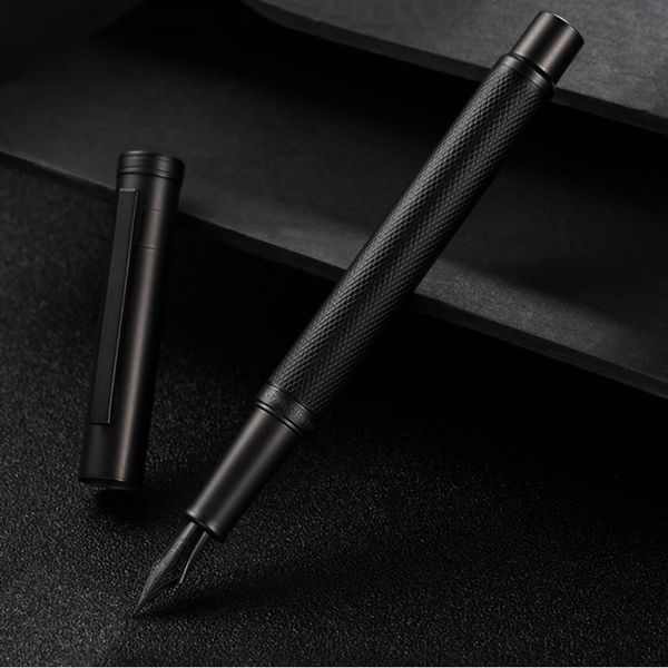 Hongdian Black Metal Stylo plume Titanium Black EF / F / Bent Nib Belle texture d'arbre Excellent cadeau d'écriture pour le bureau d'affaires Y200709