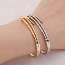 Honghong Dames Nail Armband Hoge kwaliteit Zirkoon Persoonlijkheid Klassieke Manne Temperament Populaire Sieraden Q0717