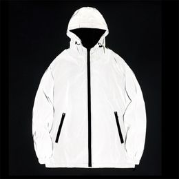 Hooded Reflecterende jas Mannen Harajuku Windbreaker Streetwear Night Flash Paar S Plus Size 211217