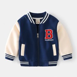 Hoodies Sweatshirts Herbst Frühling Kinder Kleidung Baby Jungen Casual College Fluffing Stil Reißverschluss Pullover Baseball Uniform Brief Drucken Mäntel 230923