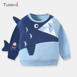 Hoodies sweatshirts tuonxye winter jongens lange mouw fluweel fluweel schattige cartoon haaien borduurwerk zacht katoen baby kinderen pullover kleding 230815