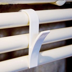 Haken 1 stks witte hanger voor verwarmde handdoek radiator rail rail bad haak houder kleren plegelbare sjaal droogruimte rek