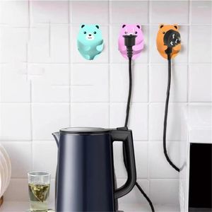 Hooks 2pcs Cartoon Keerkoord Stop Socket Haak Zelfklevende Wand Sterke punch-vrije keukenbadkamer Geen sporenhouder Accessoires