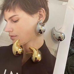 Pendientes de caída de diseñador de aro para mujeres Luz de triángulo de aro chapado de oro de 18 k