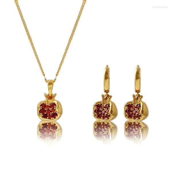 Boucles d'oreilles cerceaux 18k Gold Red Pomegranate Zircon pour les femmes Colliers de boulanges de mode élégante Colliers de mariage