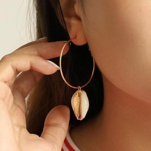 Pendientes de aro para mujer, colgante de concha de Color dorado bohemio, hecho a mano, concha blanca, joyería circular encantadora, bisutería de mar, 1 par