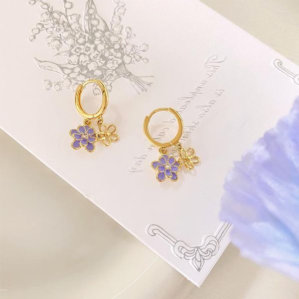 Pendientes de aro 2023 Lila Púrpura Temperamento de moda Flor blanca Hebilla de oreja Diseño original de primavera y verano