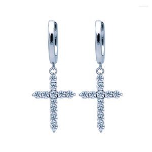 Hoop oorbellen 2 mm Moissanite Cross Huggie Women 925 Sterling Silver Diamond White Gold Pass Pass