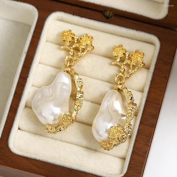 Pendientes de aro AENSOA, colgante de perlas de Metal de Color dorado Vintage Irregular para mujer, joyería de flor tallada exagerada de ciruela Bossom